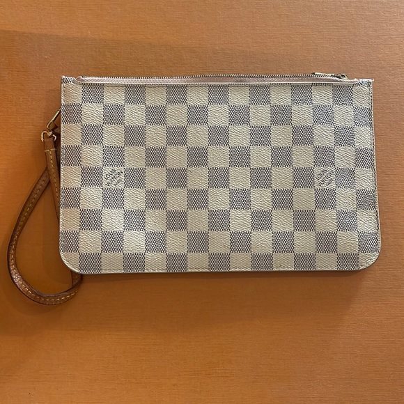 Authentic Louis Vuitton Neverfull Wrislet/Pouch in Damier Azur/Rose Ballerine - Picture 4 of 12